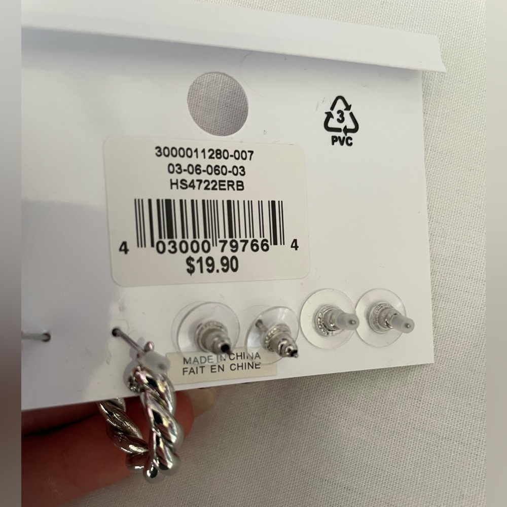 🤍2/$27 Ricki’s NWT 3pc Earrings - Picture 2 of 5
